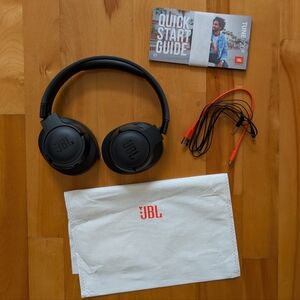 JBL Black Over-Ear Headphones 720bt